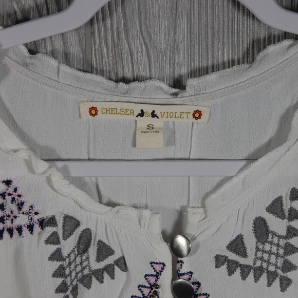 Chelsea & Violet Romper Size Small Embroidered White RJ044D44 - Picture 3 of 8